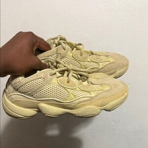 Adidas Yeezy 500 in Light Tan